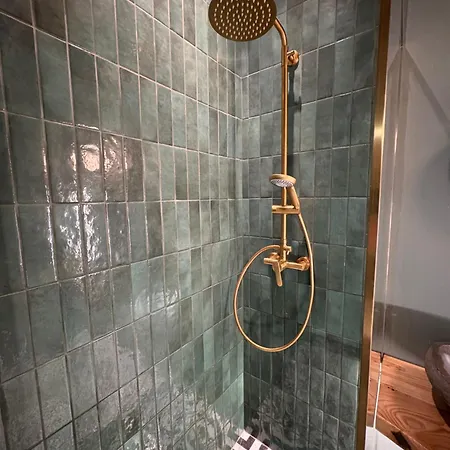 Το Aρχοντικό Των Τσιντζίνων * Polidhroson